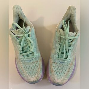 Hoka One One Clifton 9 Women's Size 7.5B turquoise/Green/Purple‎ Running Shoes